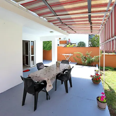 Naomi Apartment Bibinje