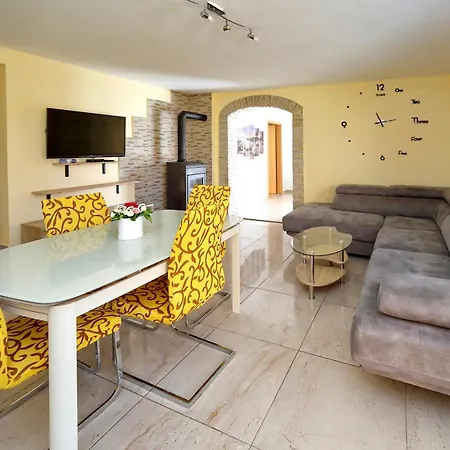 Naomi Apartment Bibinje